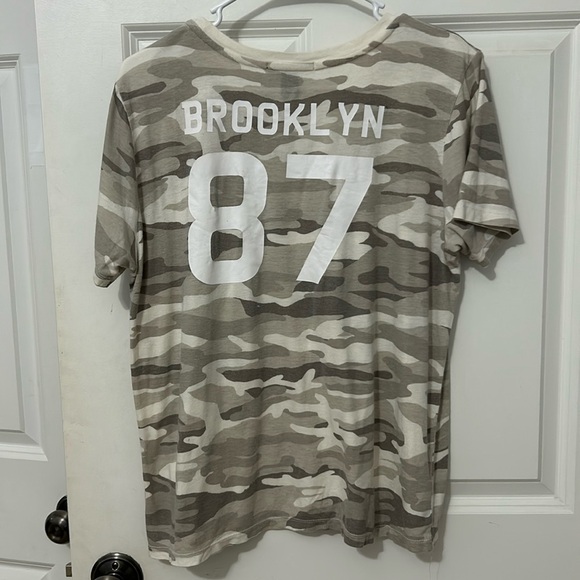 Forever 21 Camouflage Tee size large Gray and White short sleeve crewneck - Picture 1 of 5